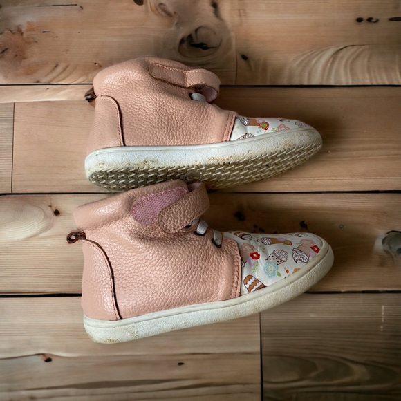 Monkey feet shoes 3-4y (size 9toddler) 🎀🧸 - Picture 2 of 2